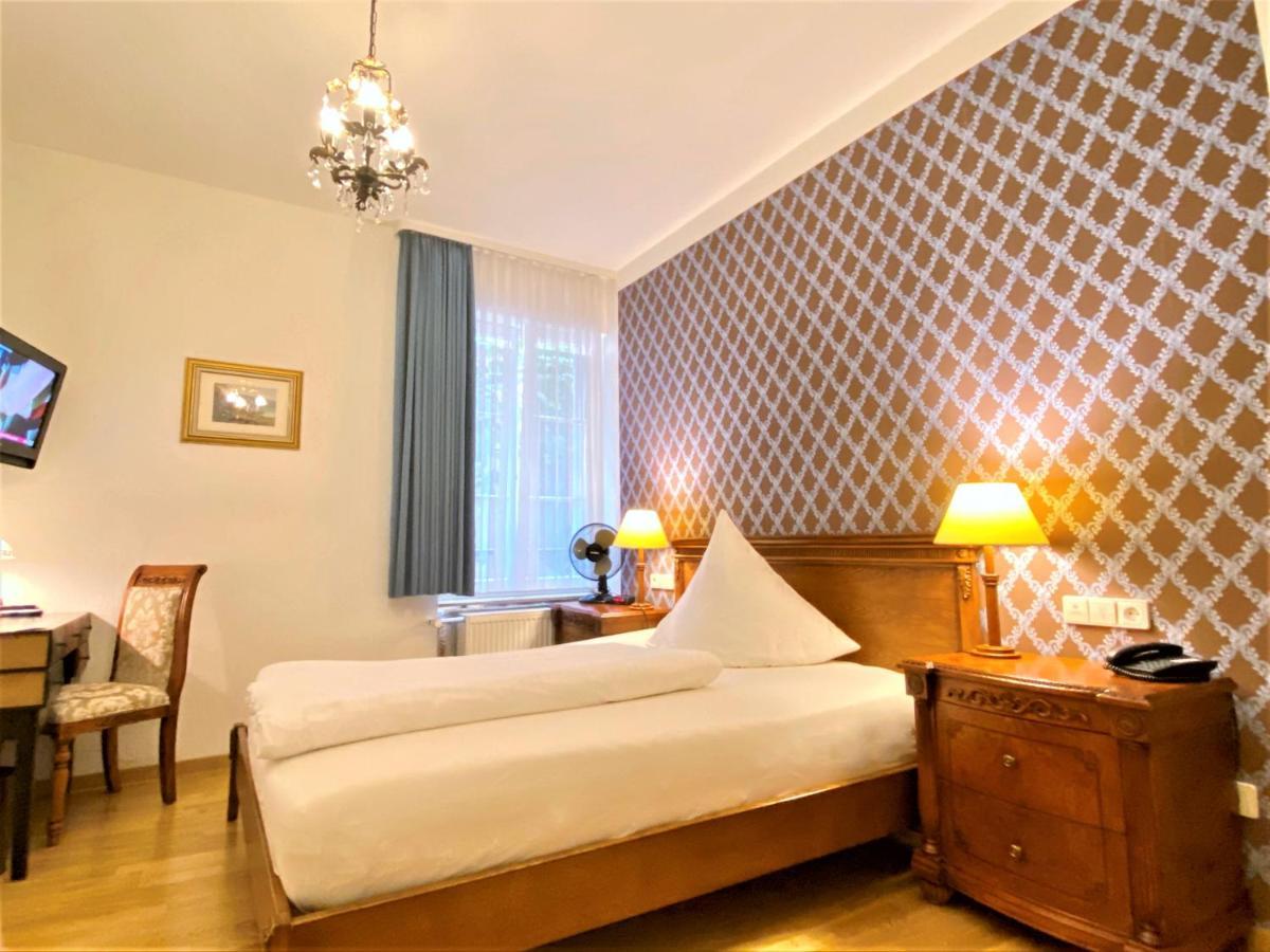 Hotel Rathausgloeckel Baden-Baden Bagian luar foto