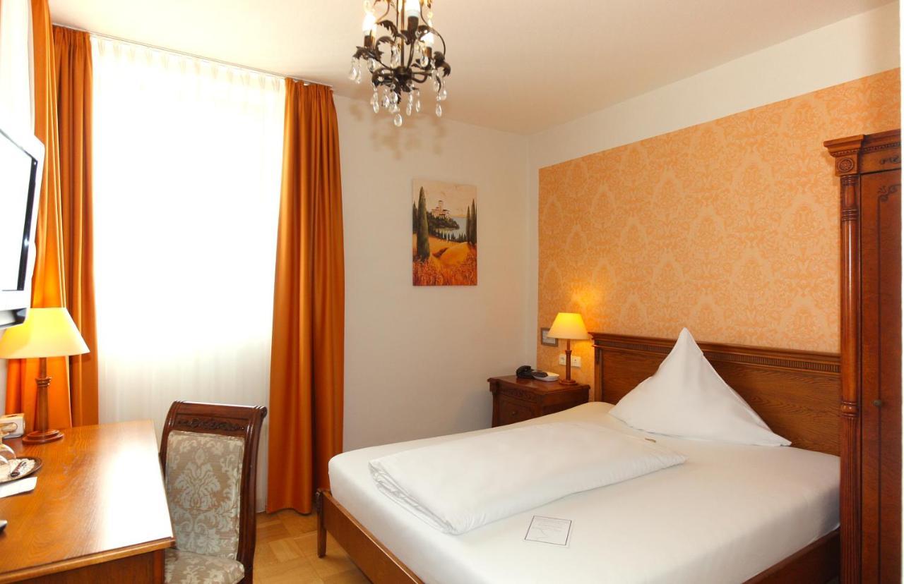 Hotel Rathausgloeckel Baden-Baden Bagian luar foto
