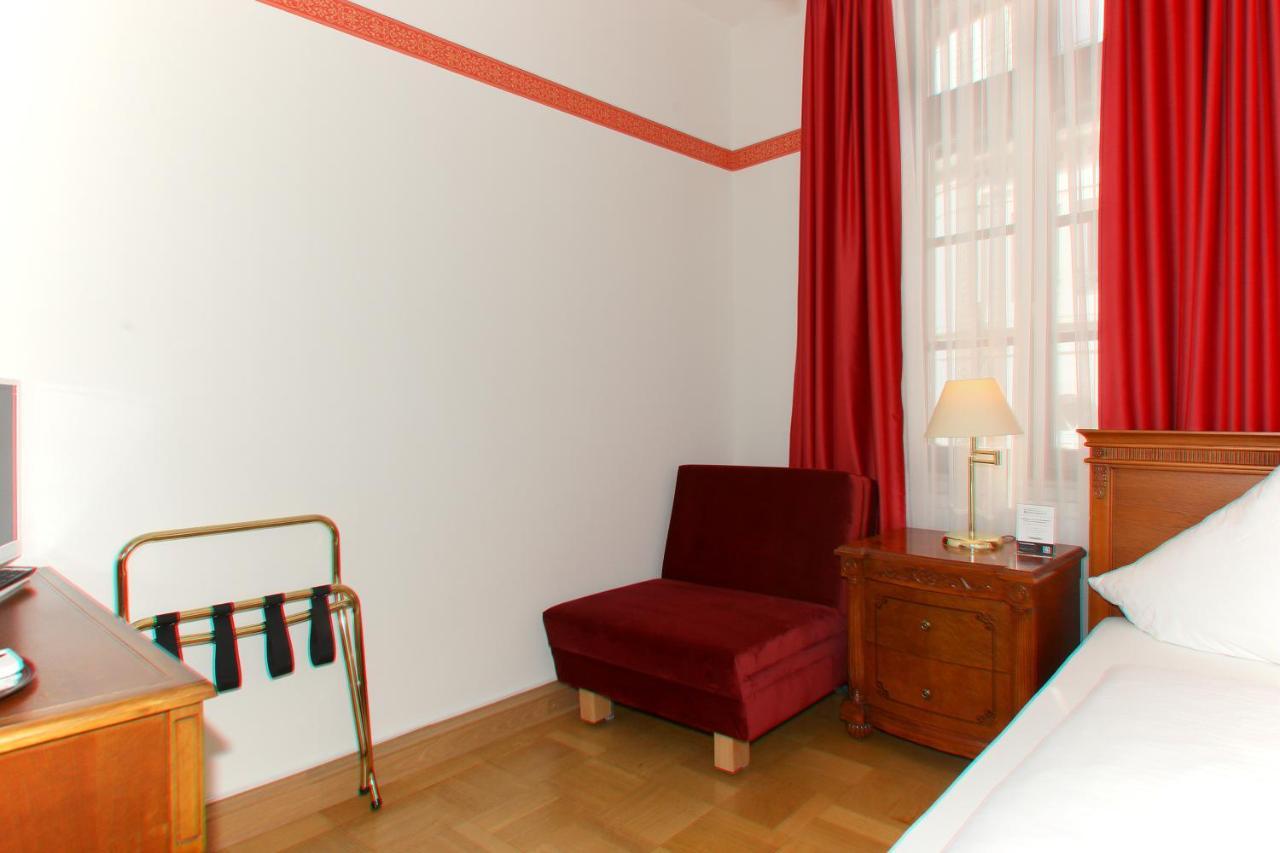 Hotel Rathausgloeckel Baden-Baden Bagian luar foto