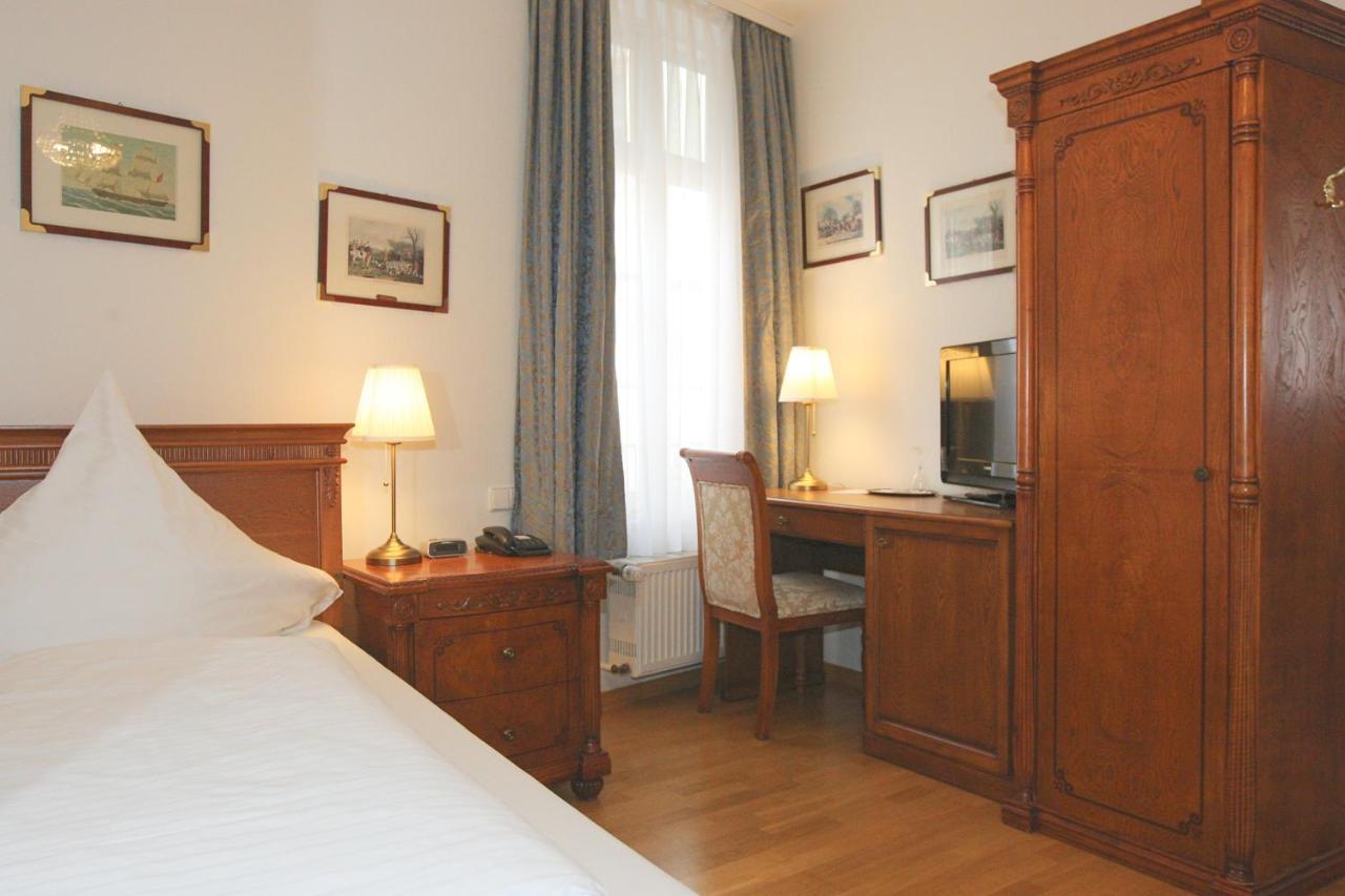 Hotel Rathausgloeckel Baden-Baden Bagian luar foto