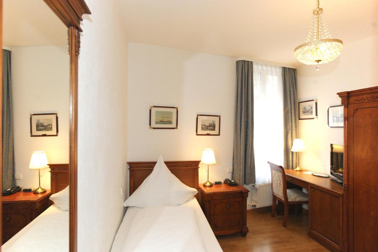 Hotel Rathausgloeckel Baden-Baden Bagian luar foto