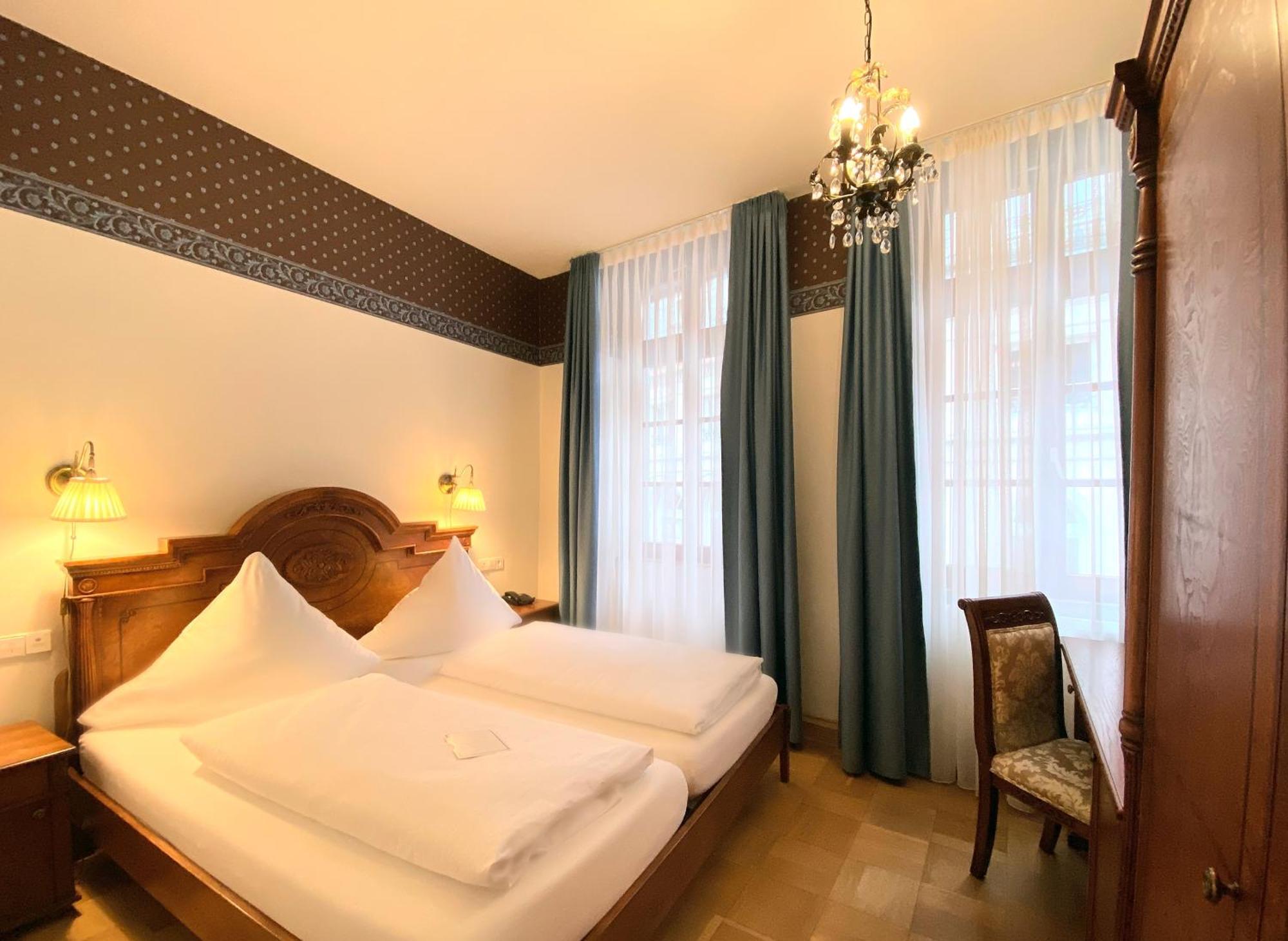 Hotel Rathausgloeckel Baden-Baden Ruang foto